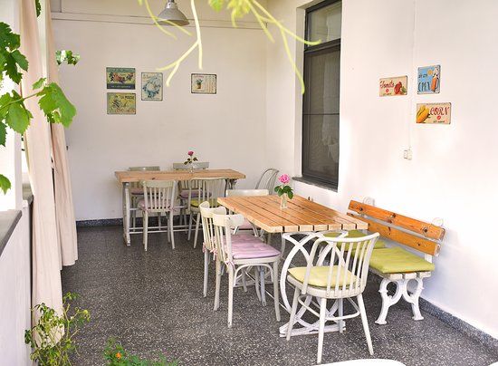 Charentsi 28 Restaurant